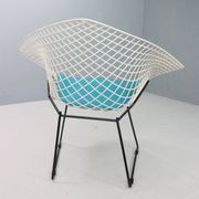 Diamond chair by Harry Bertoia in white & black metal and new blue seating