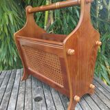 Porte revue ancien en bois et cannage