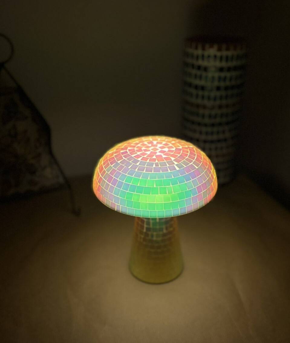 Mosaic yellow and green mushroom lamp – luminous effect