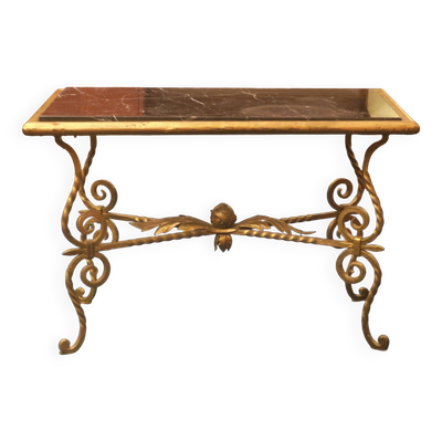 Table basse en fer forgé, plateau en marbre veiné, 1940-1950