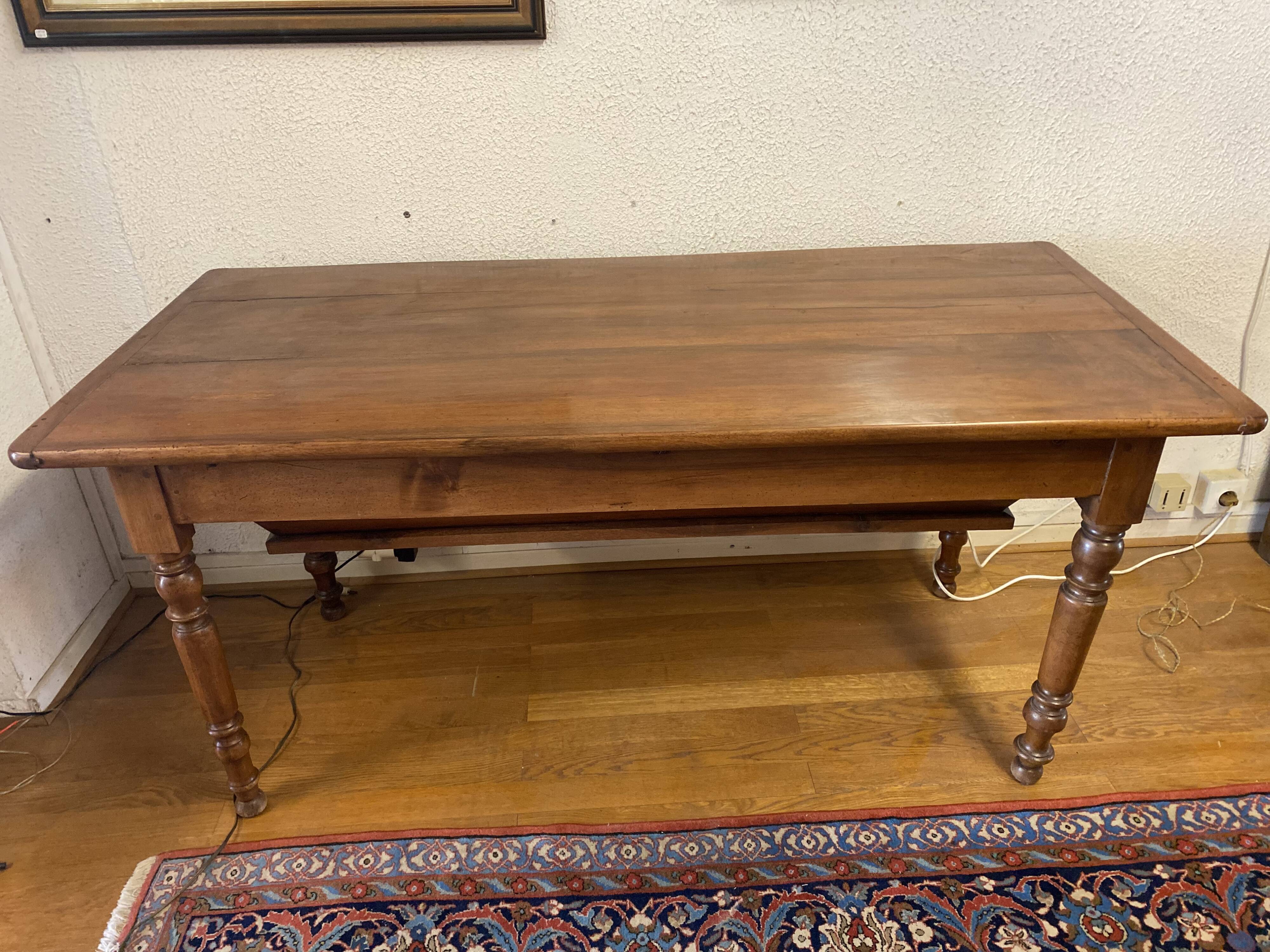 table pétrin en noyer, parfait état.