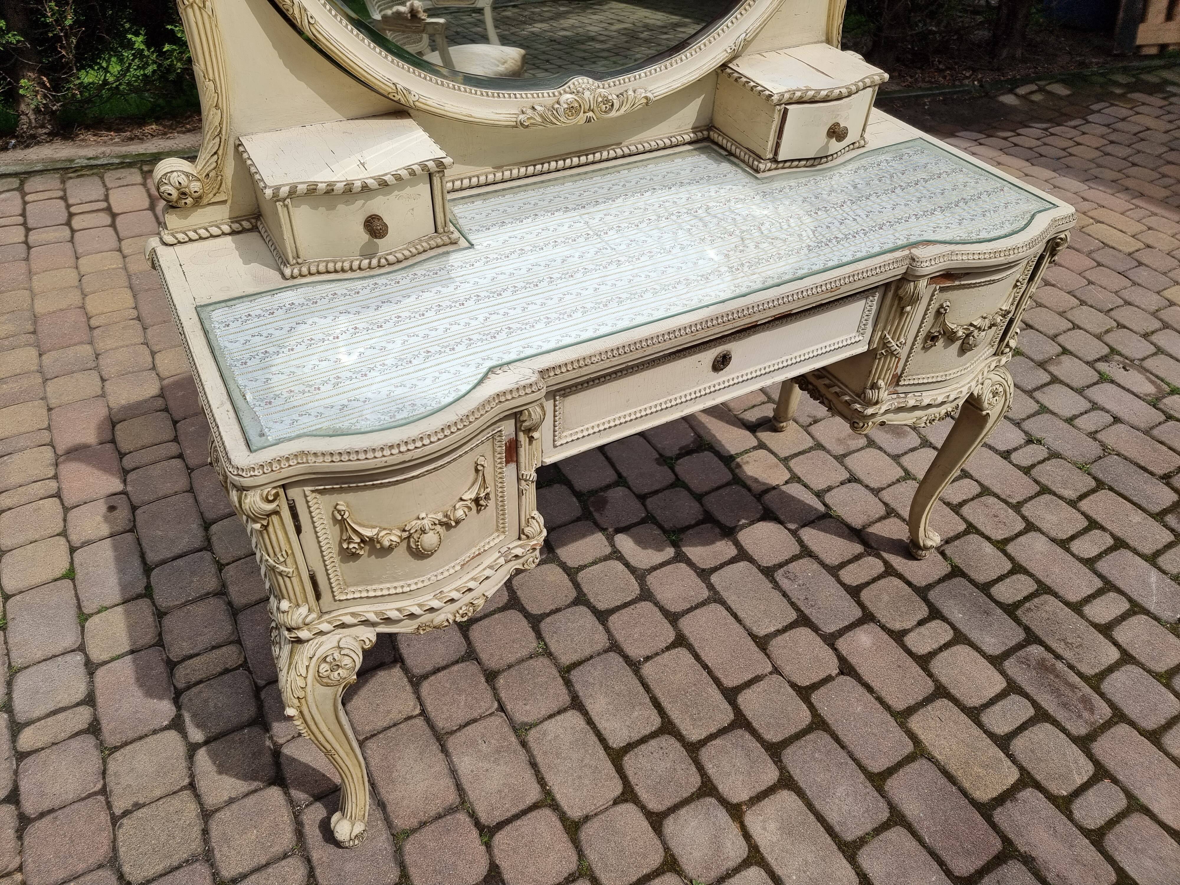 Antique dressing table with chair, 1920