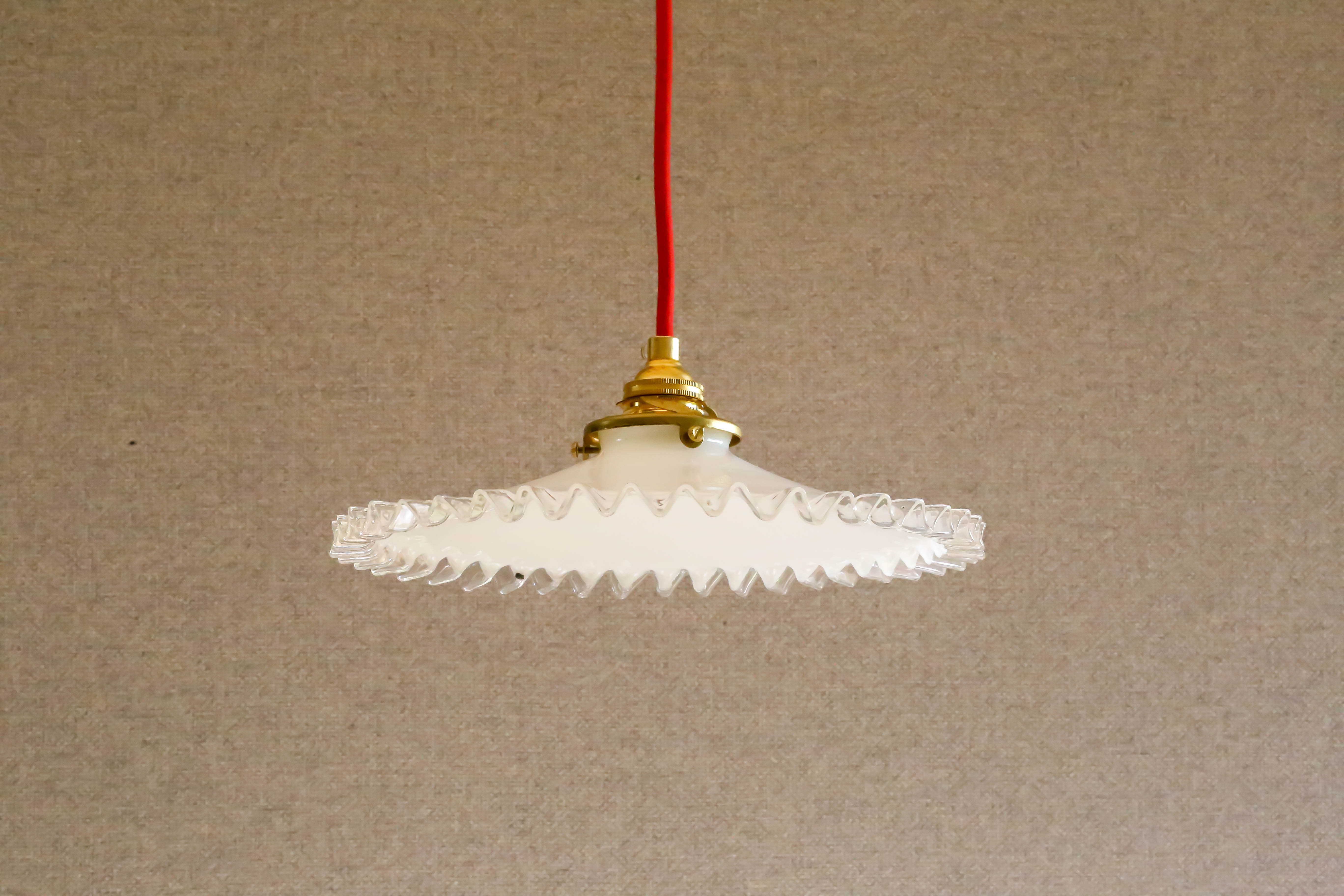 Toothed white opaline pendant lamp with new brass cable and socket