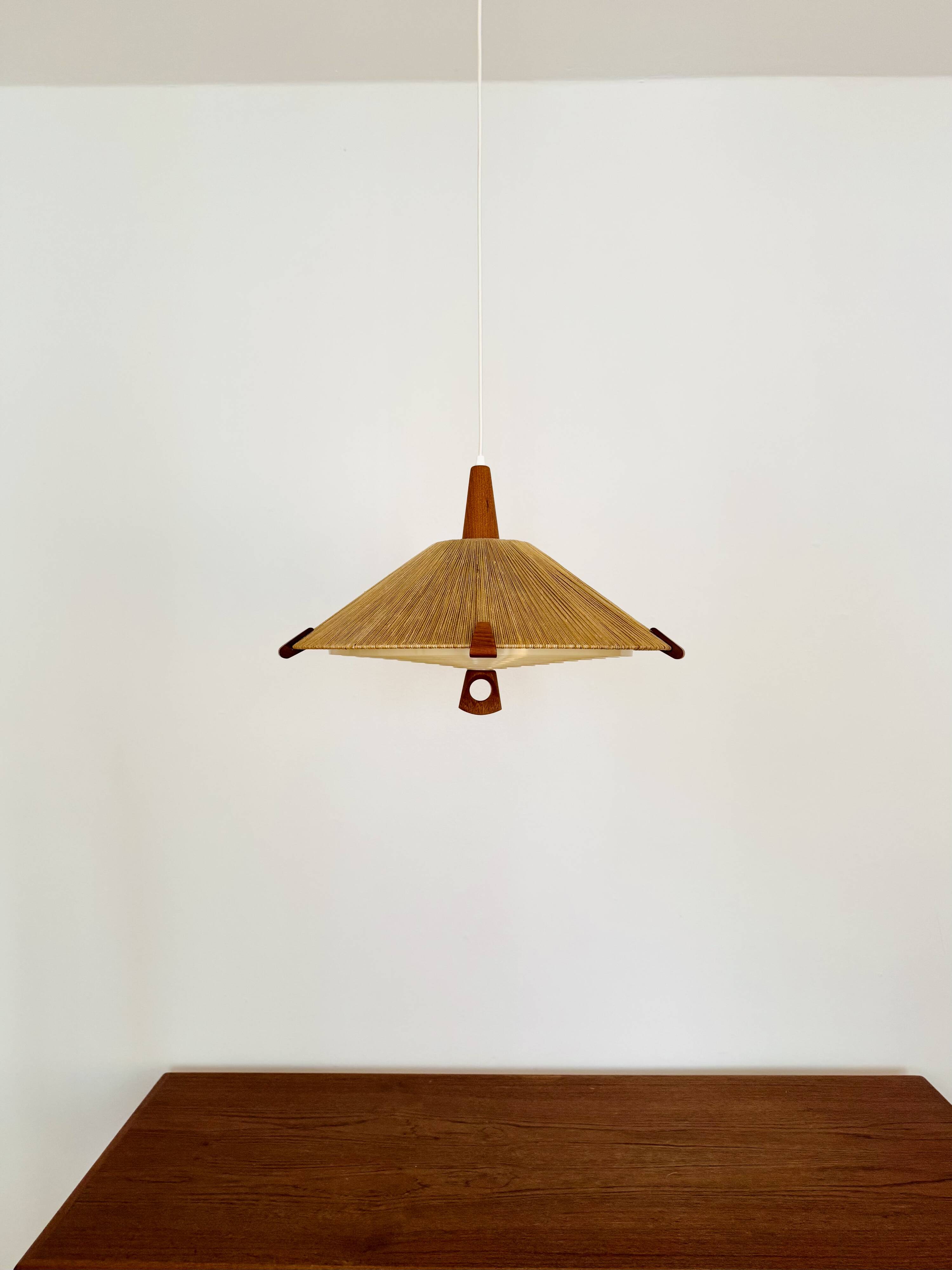Suspension en sisal et teck par Temde