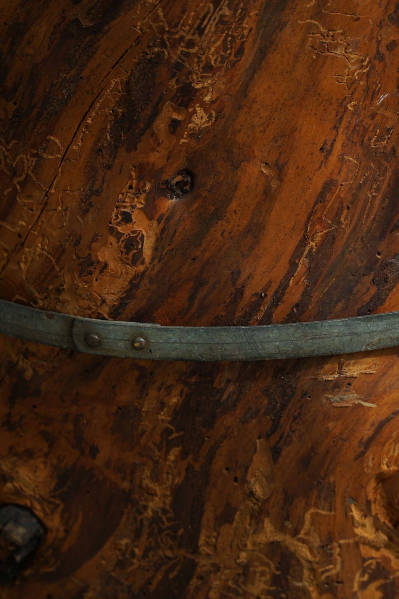 Primitive stump seat in pine, hand-carved, modern Swedish, Wabi Sabi, 1900s.