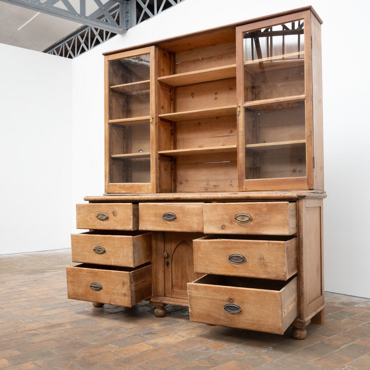 Antique pine dresser – Early 20th century