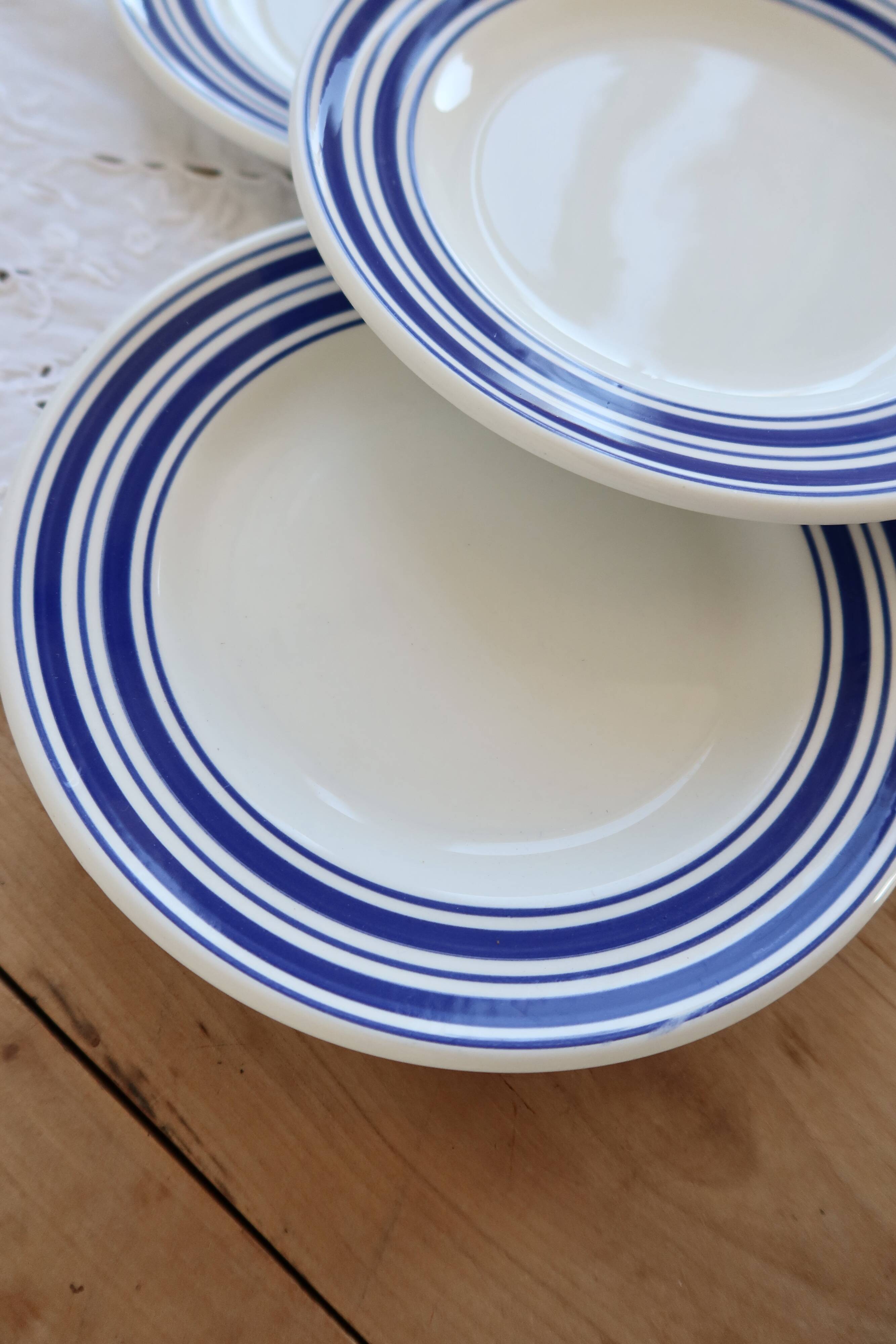 4 dessert plates in white porcelain with blue borders – Bistro style