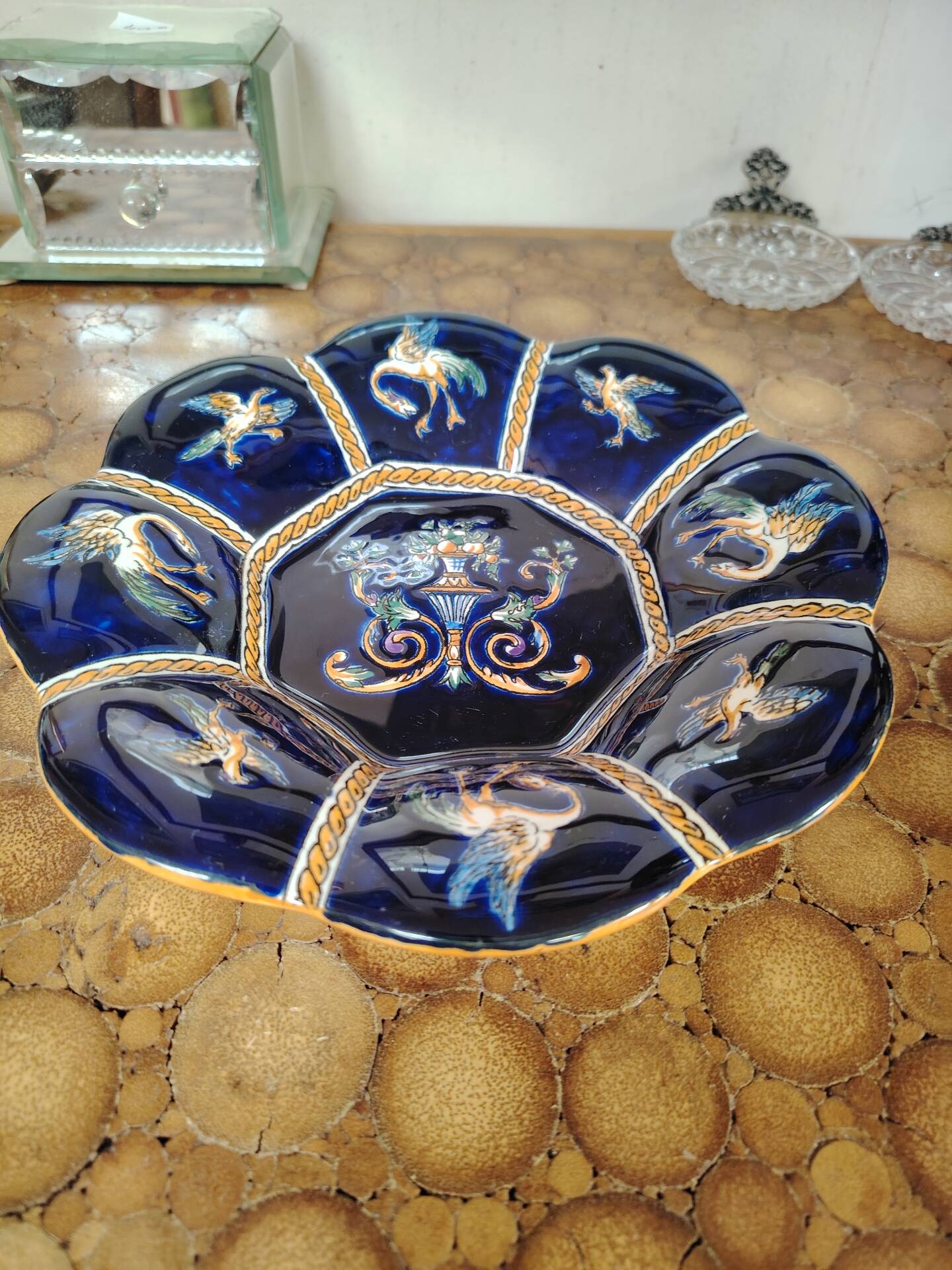 Ceramic dish from Gien Renaissance blue background D22 cm