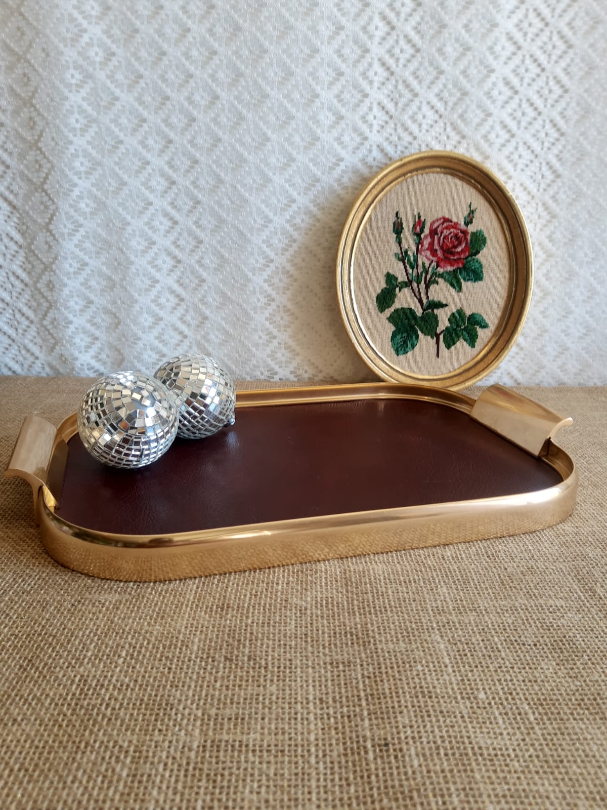 Plateau rectangulaire simili cuir bordeaux et métal doré vintage