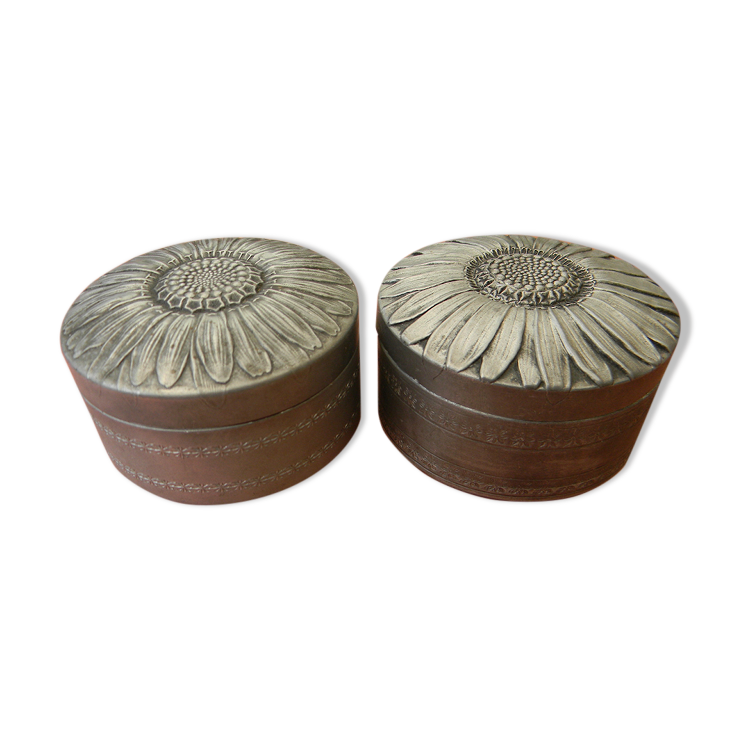 Lot of 2 Art Deco powder boxes in aluminum
