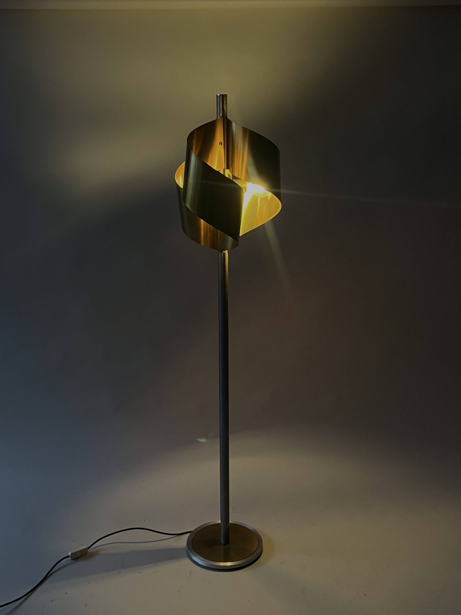 Italian Floor Lamp in Brushed Steel and Brass, 1970s