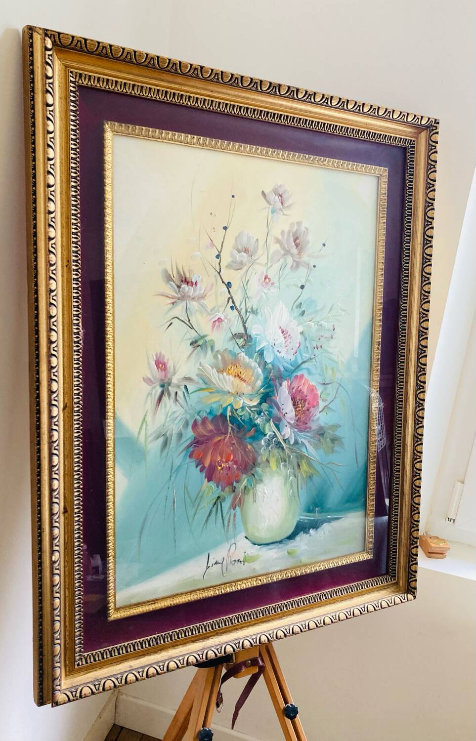 Large HST painting depicting a floral bouquet signed Lina Pont (?)