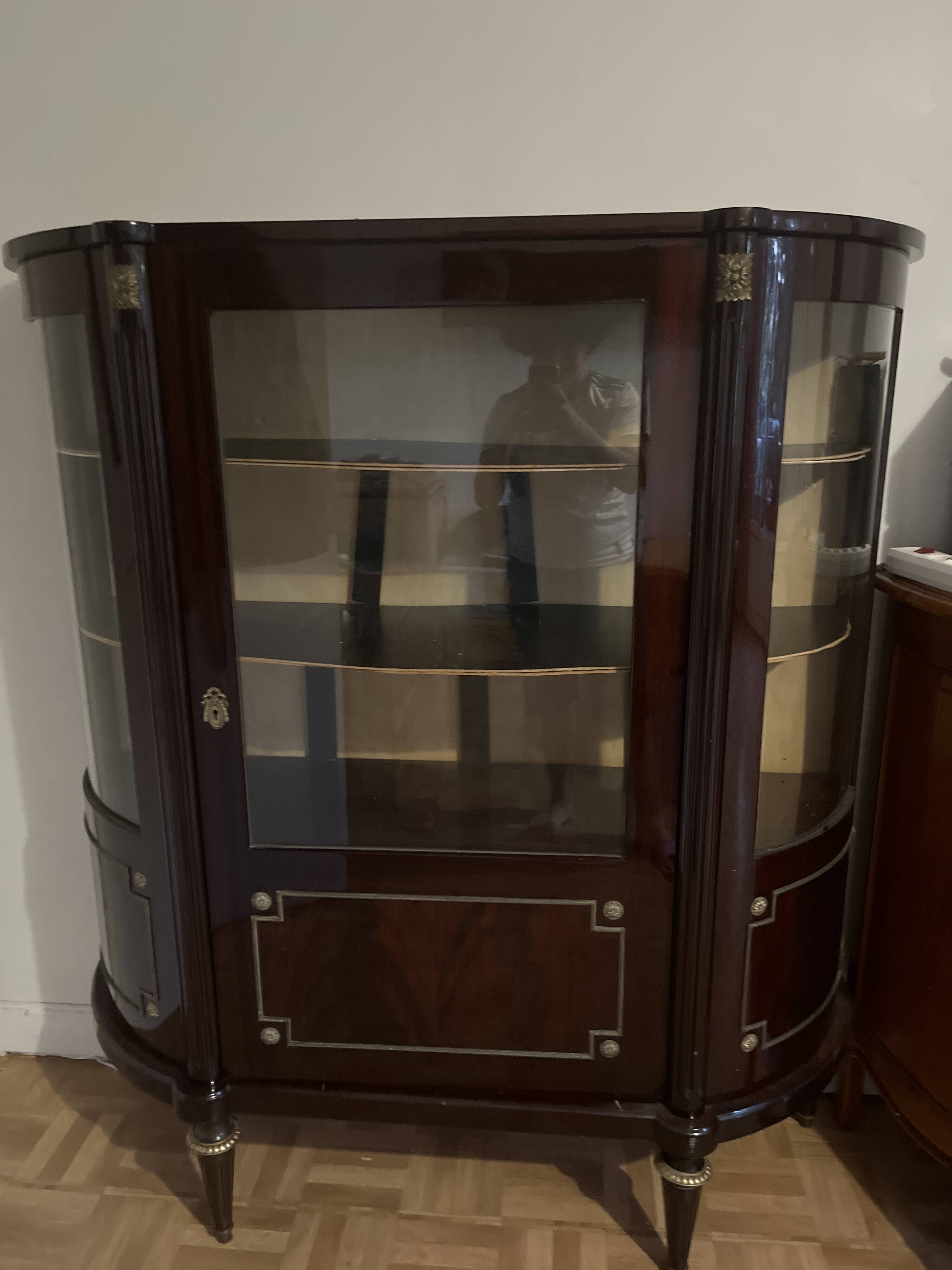Curved display cabinet in Louis XVI style