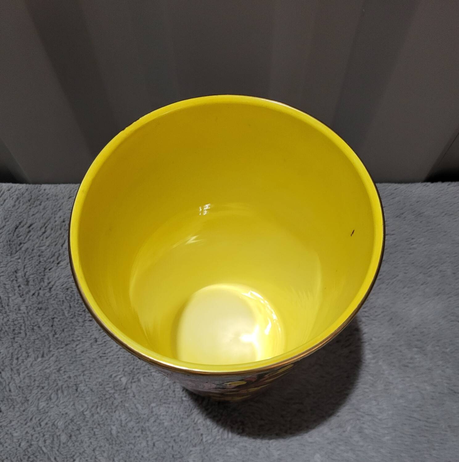 Ceramic vase signed Cérart Monaco in very good condition