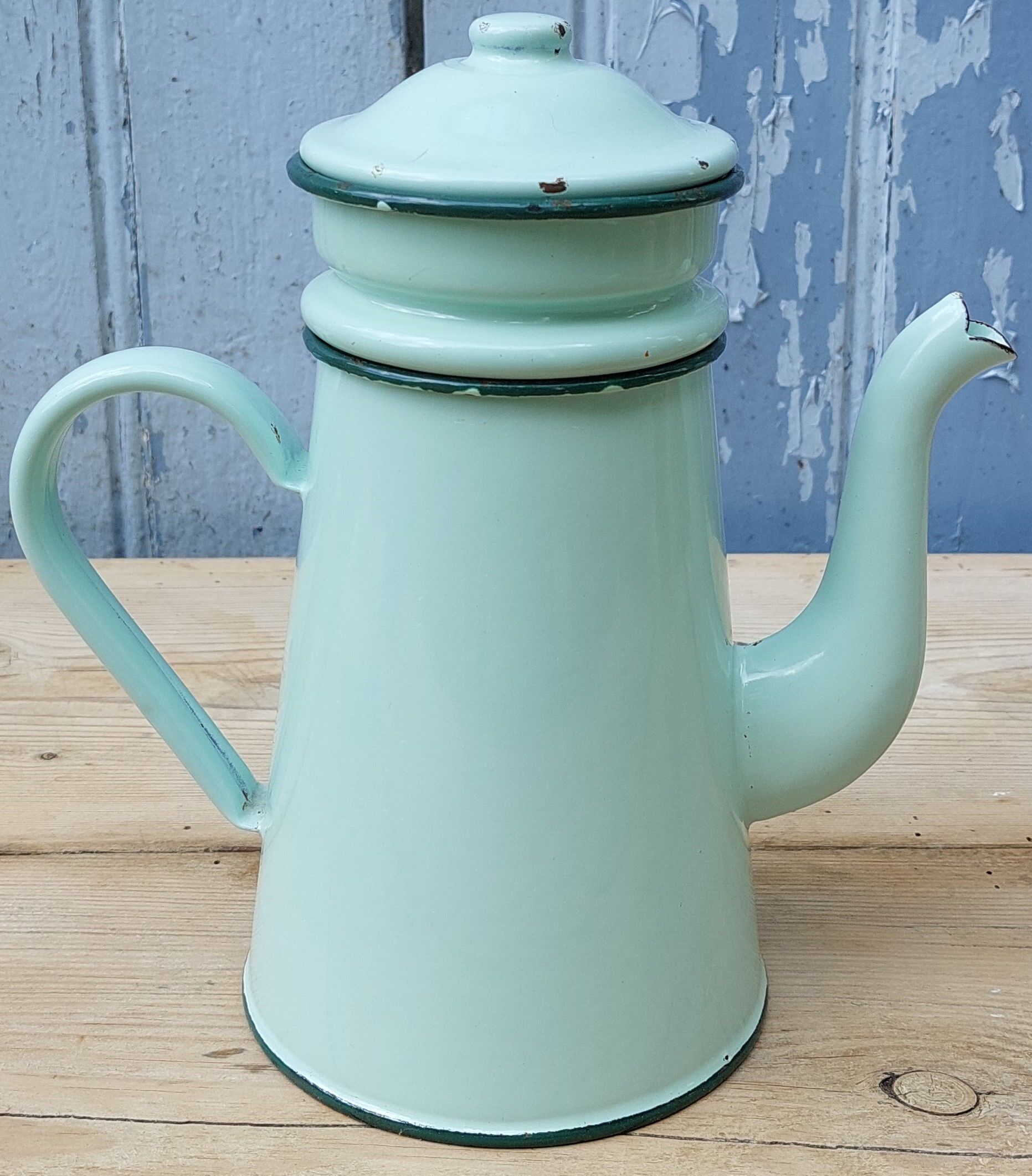 Water-green enamelled coffee maker