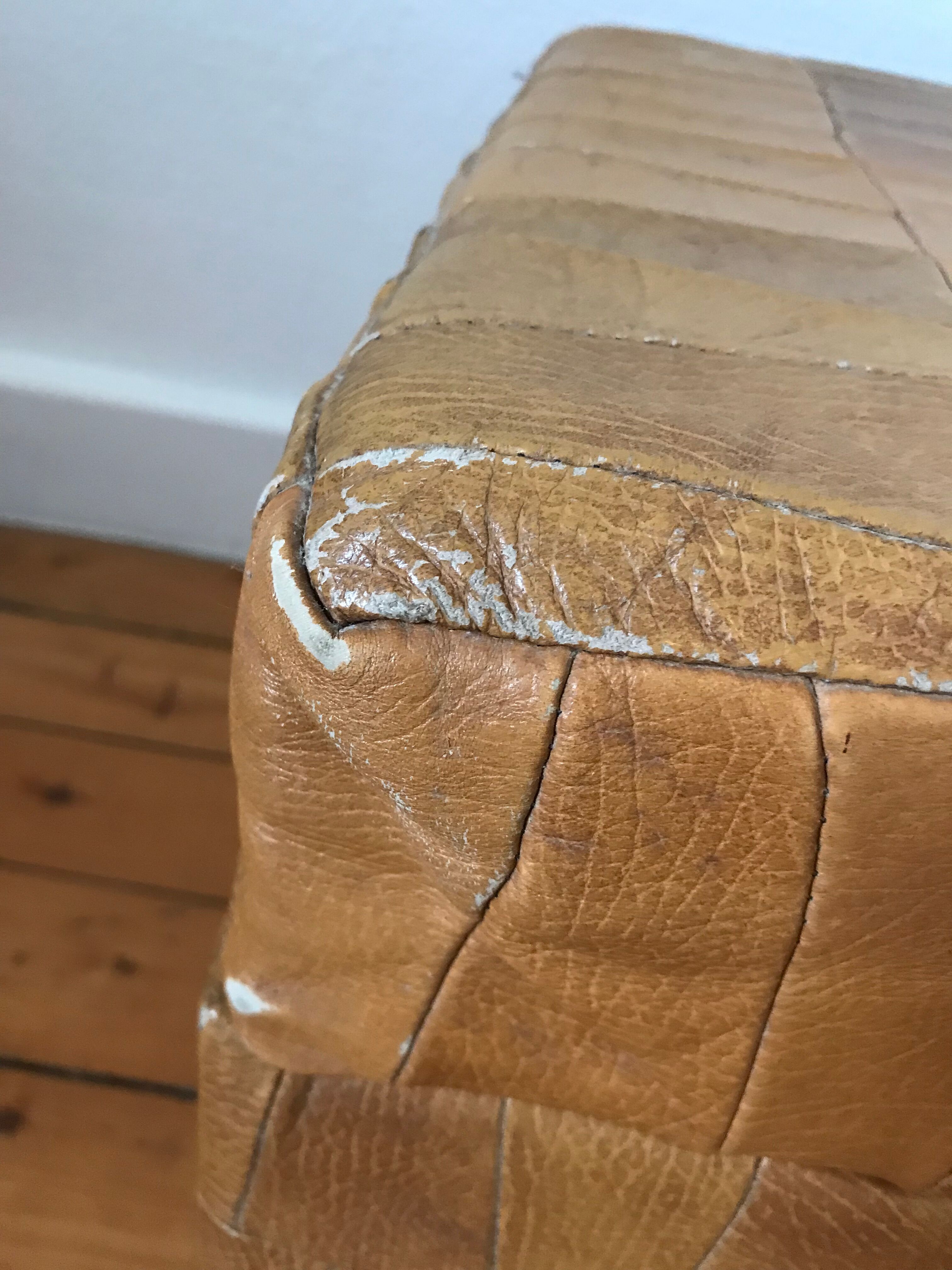 Pouf coffre cuir patchwork vintage circa 1960