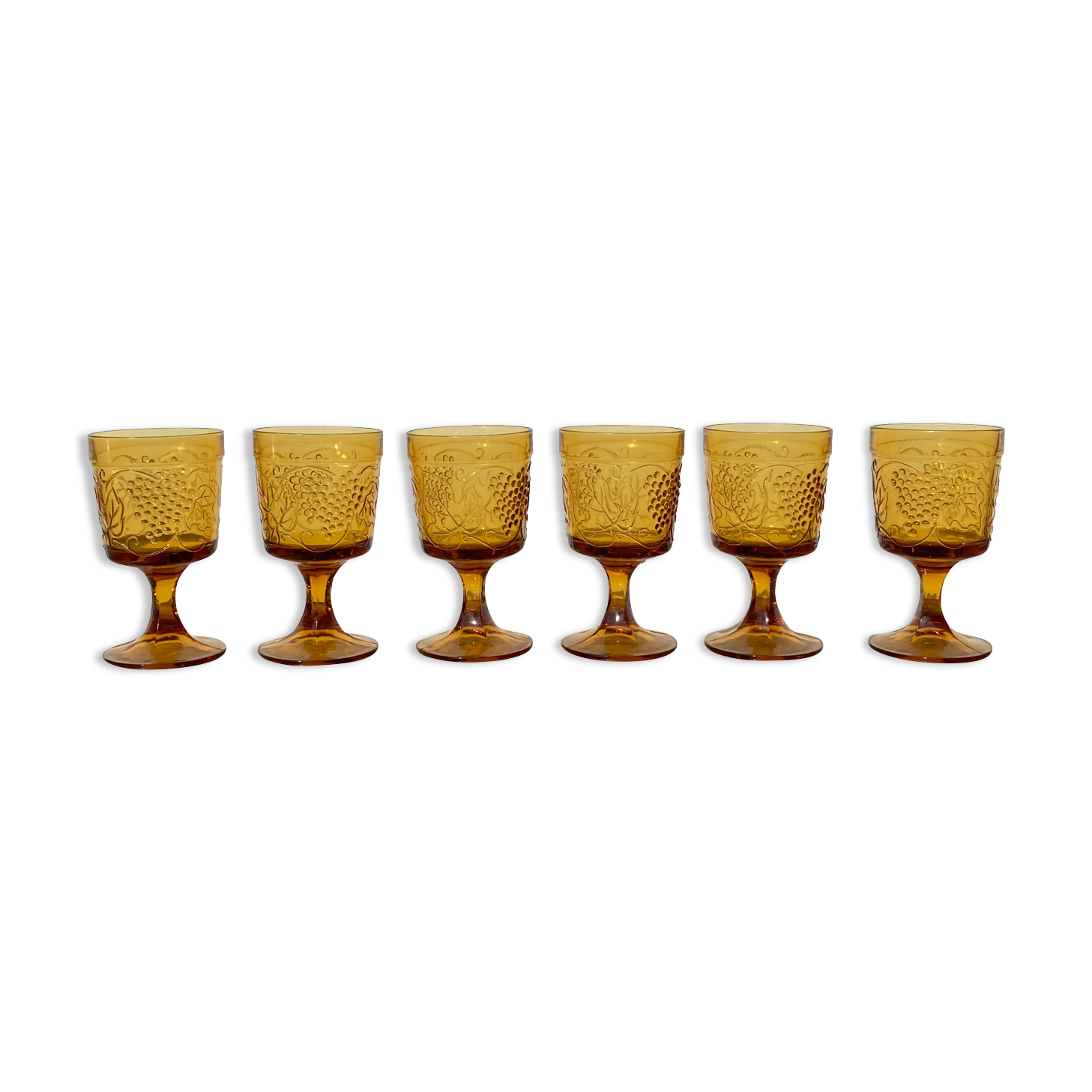 Amber stemmed glasses with vintage fruit decoration - Old brown glasses