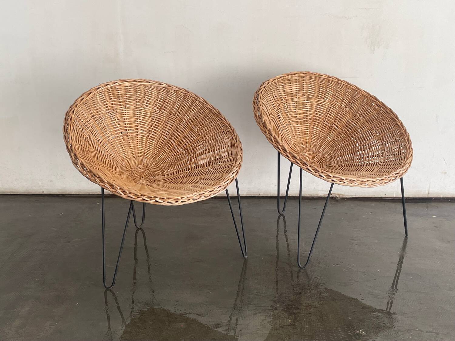 Paire de fauteuils de salon en rotin