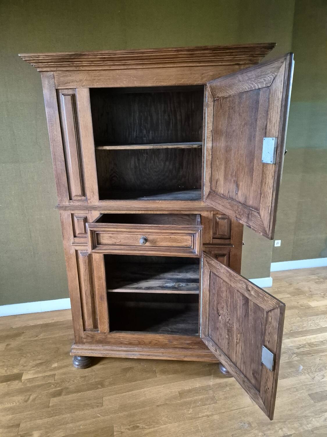 Bonnetière dit homme debout en chêne massif à pointes de diamants style Louis XIII