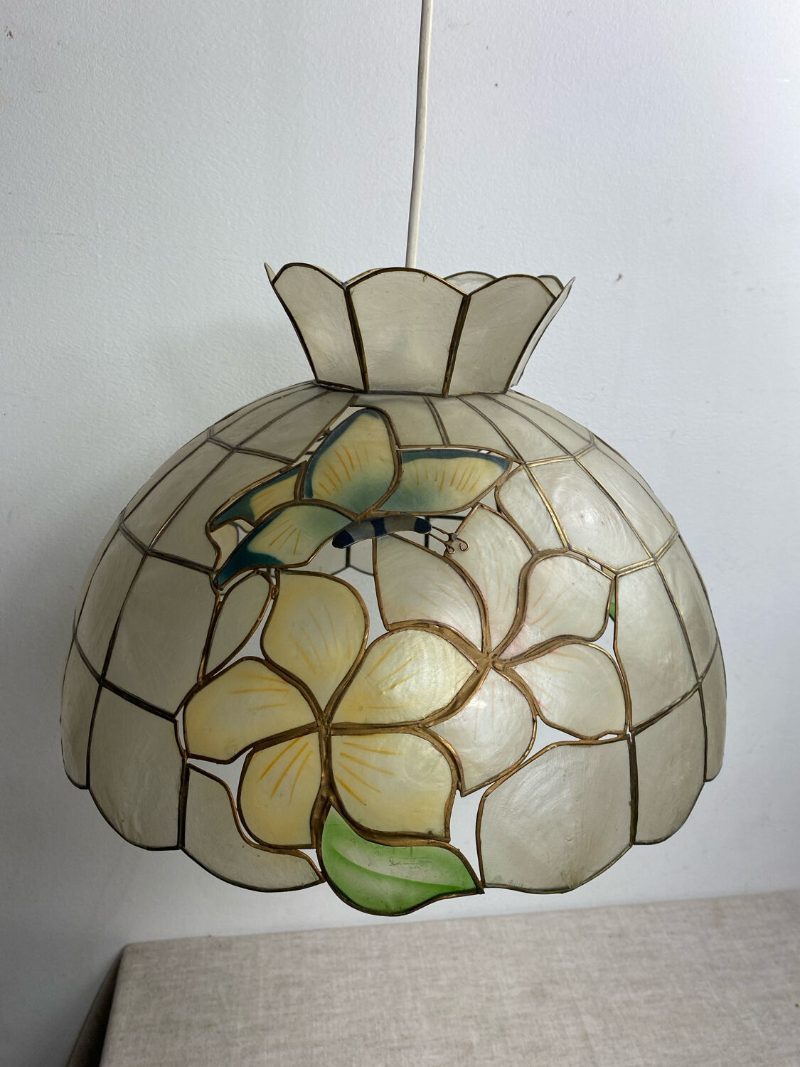 Pendant light, chandelier in mother-of-pearl and brass