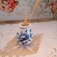 Vase soliflore Delft décor fleurs bleues