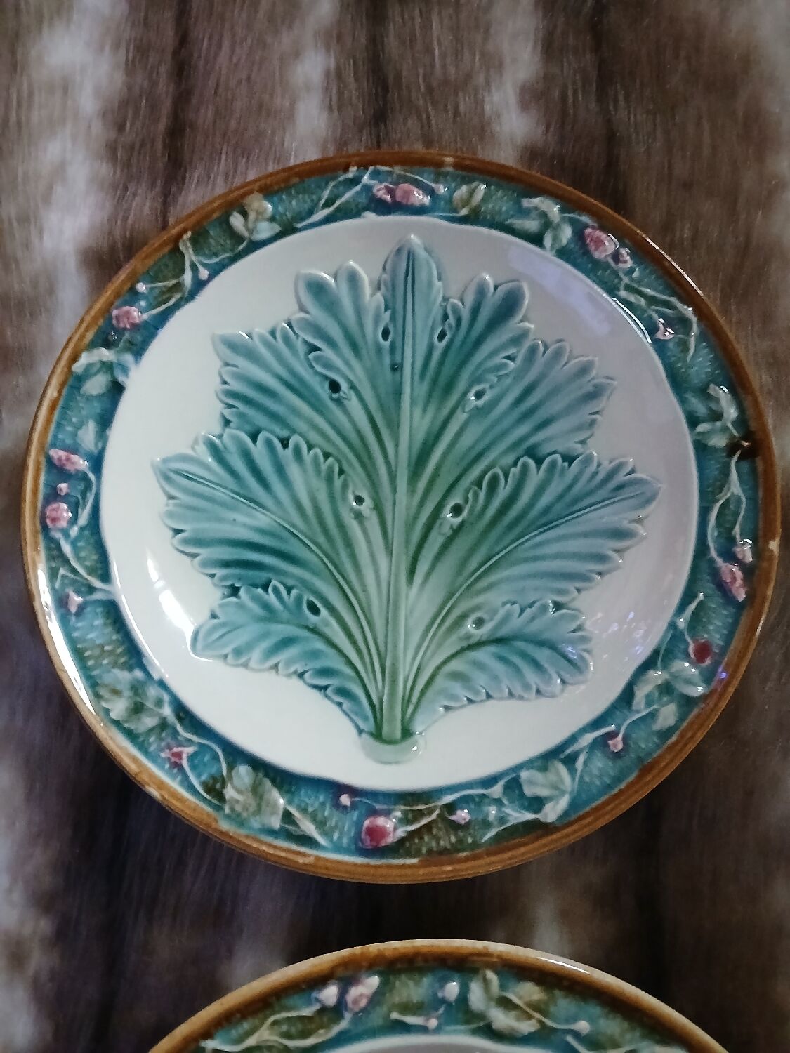 5 assiettes anciennes majolique Longchamp 