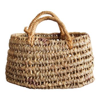 Basket made of vegetable fibers