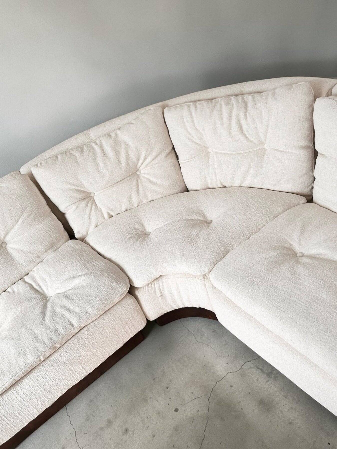 Fratelli Saporiti modular canapé in ecru boucle linen 1970