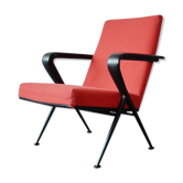Model chair resting by Friso Kramer for Ahrend de Cirkel 1965