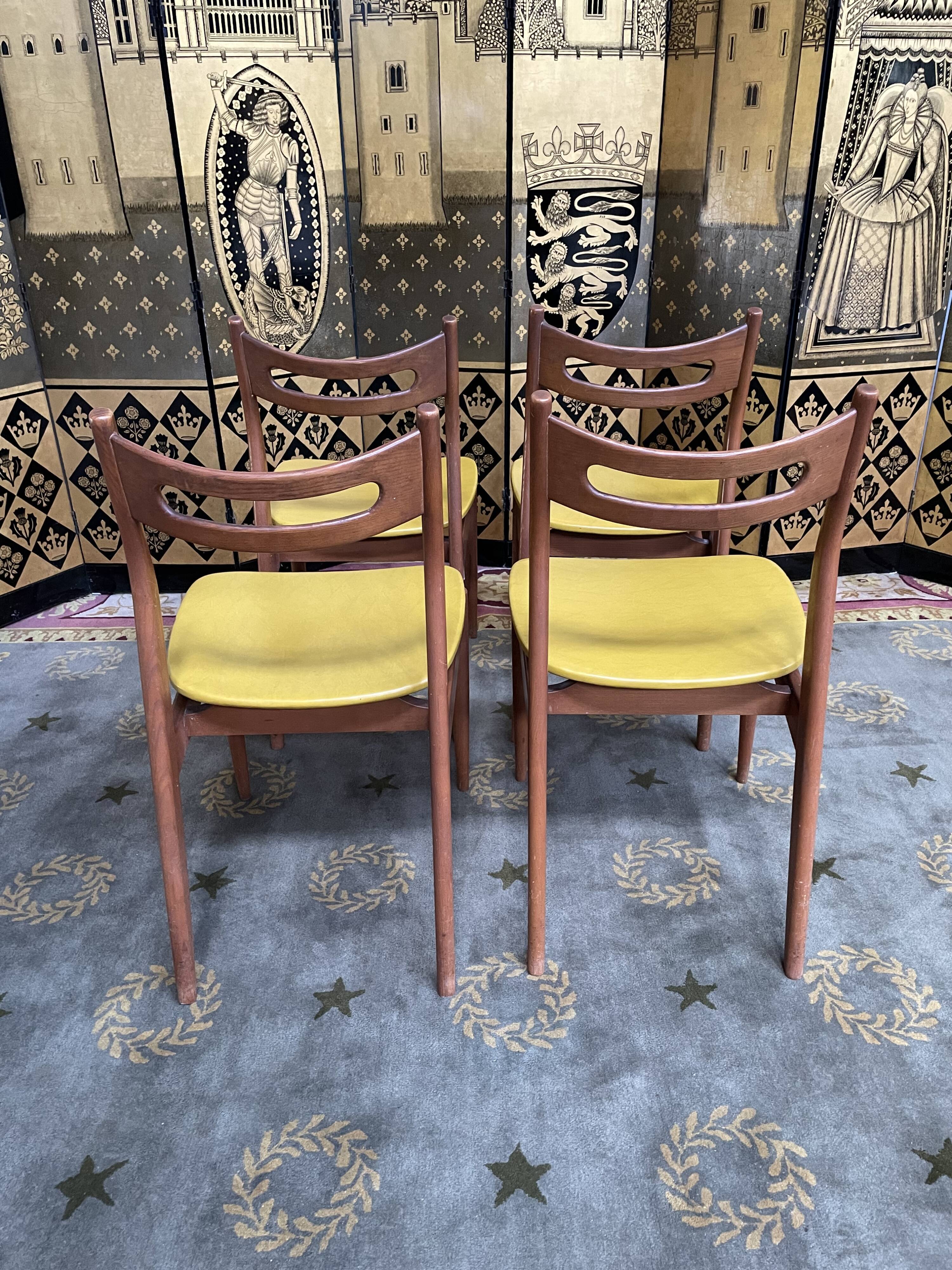 Suite de 4 chaises scandinaves skaï jaune