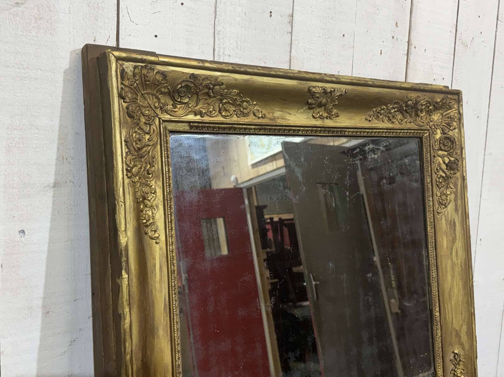 19th-century mirror in gilded wood and plaster.