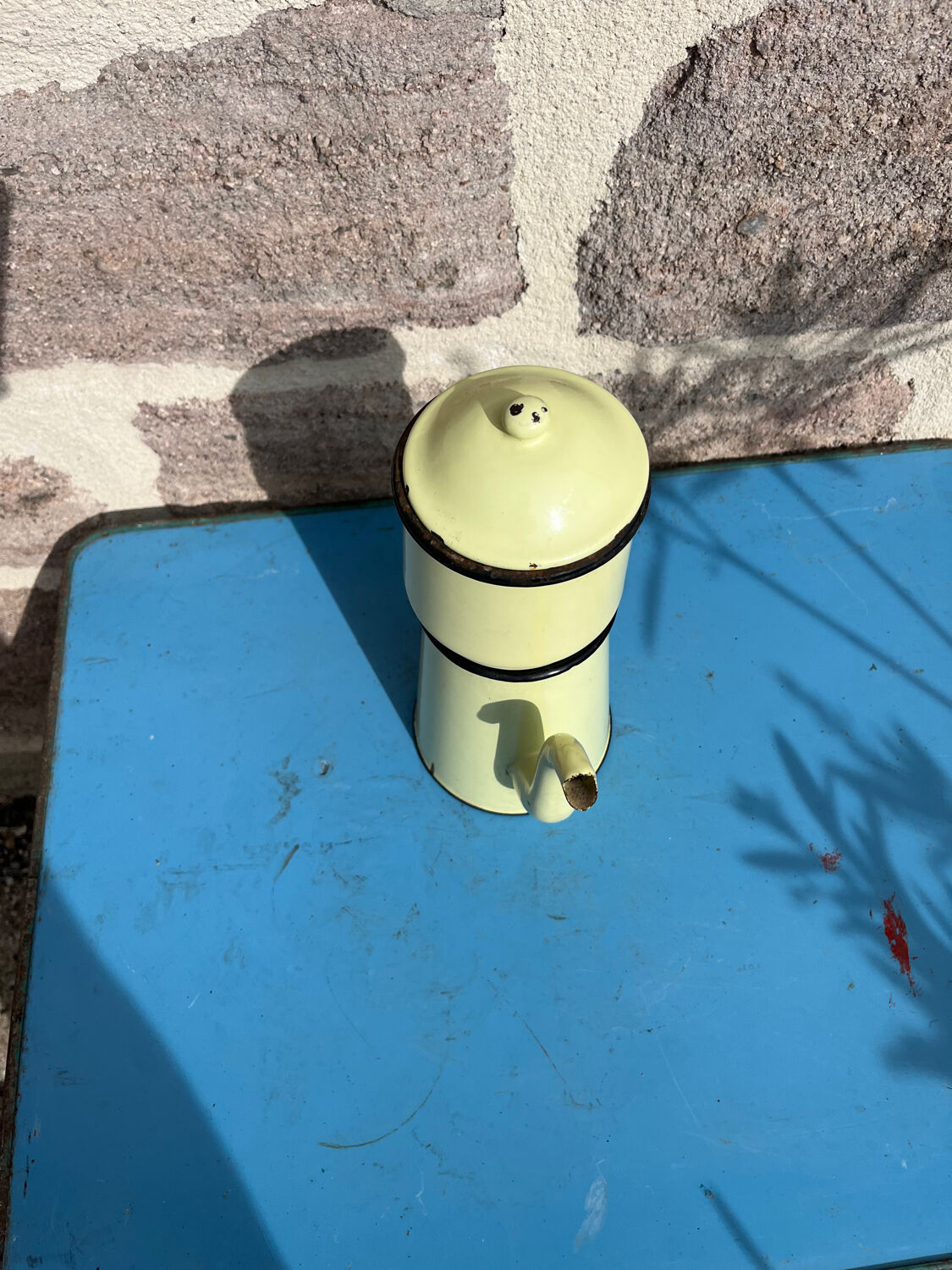 Enamelled coffee maker