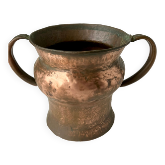 Hammered copper pot with handles