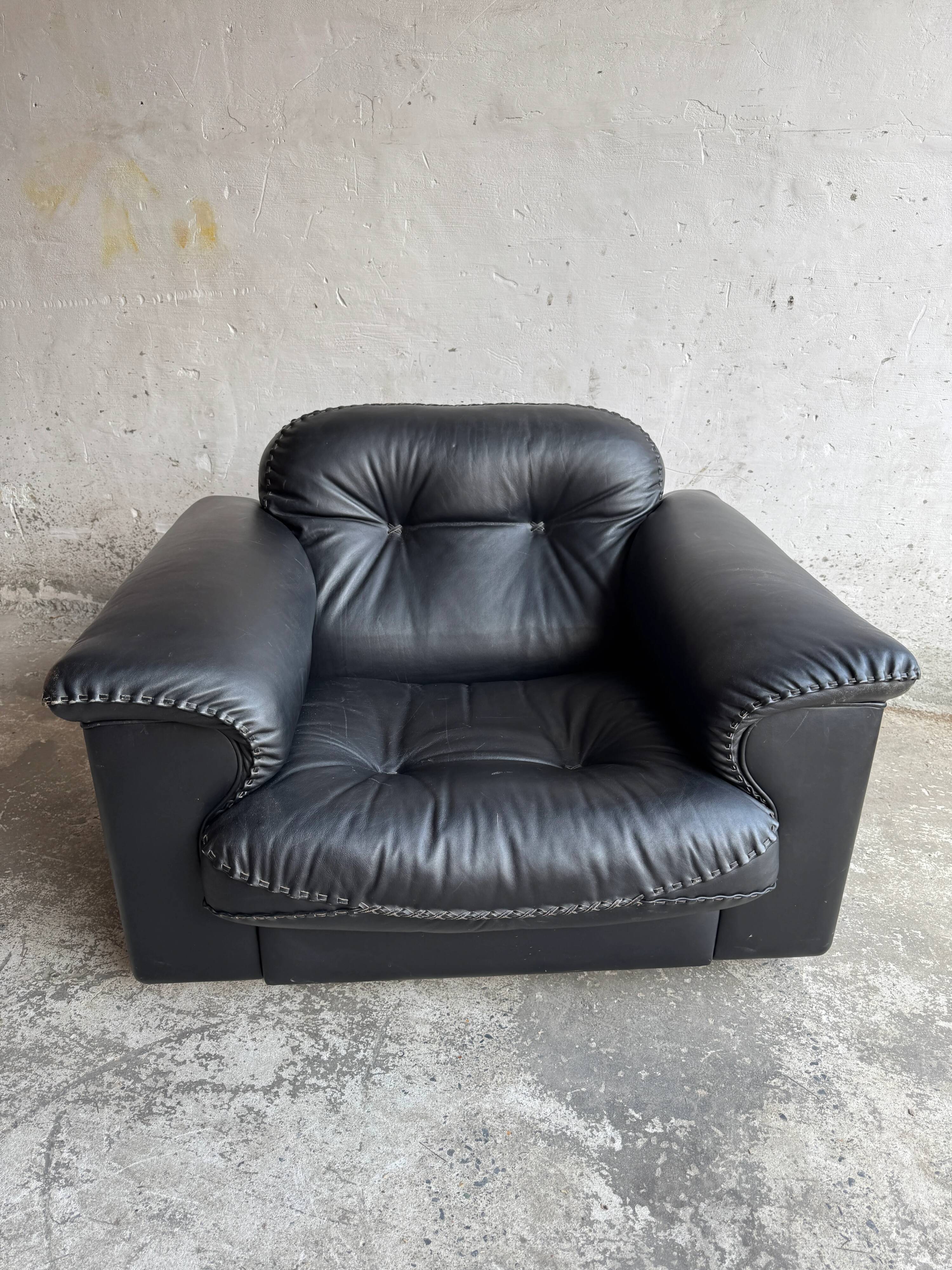 De Sede DS-101 Black Leather Lounge Chair — Swiss Handmade Mid-Century Armchair