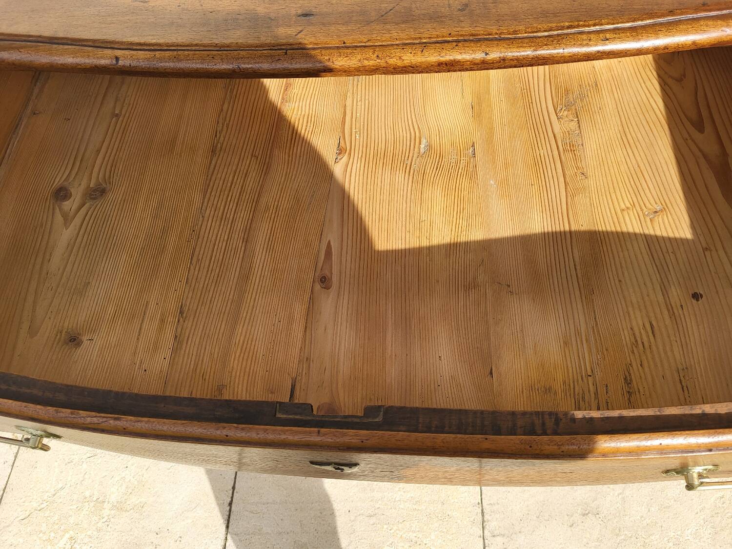 Walnut chest of drawers