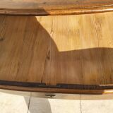 Walnut chest of drawers