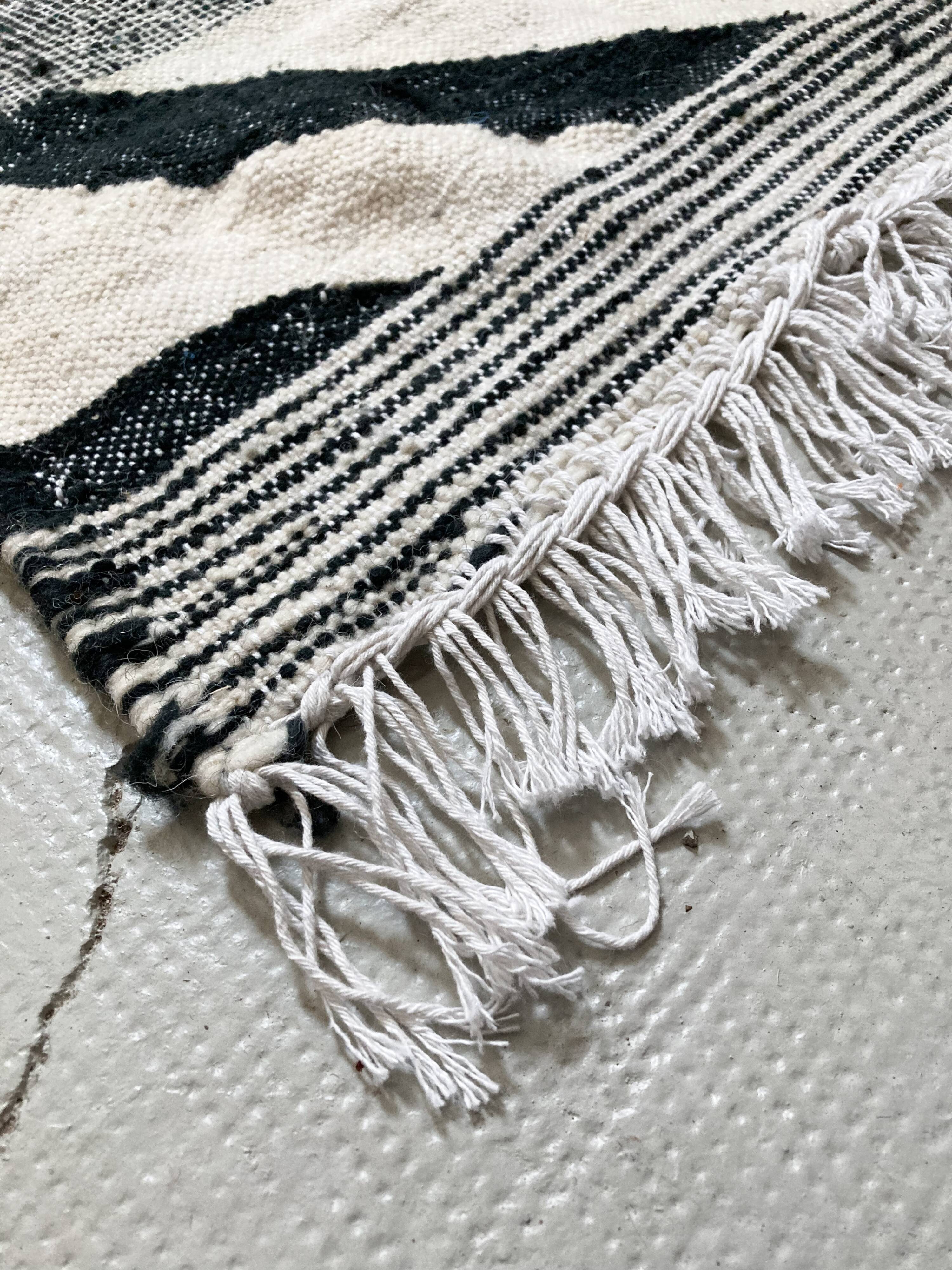 Kilim Berber Moroccan ecru with black graphic patterns 253x158cm