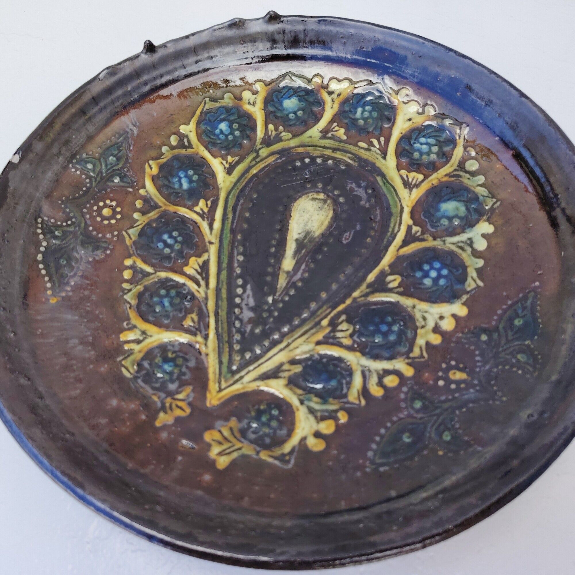Decorative plate, glazed ceramic, floral design.