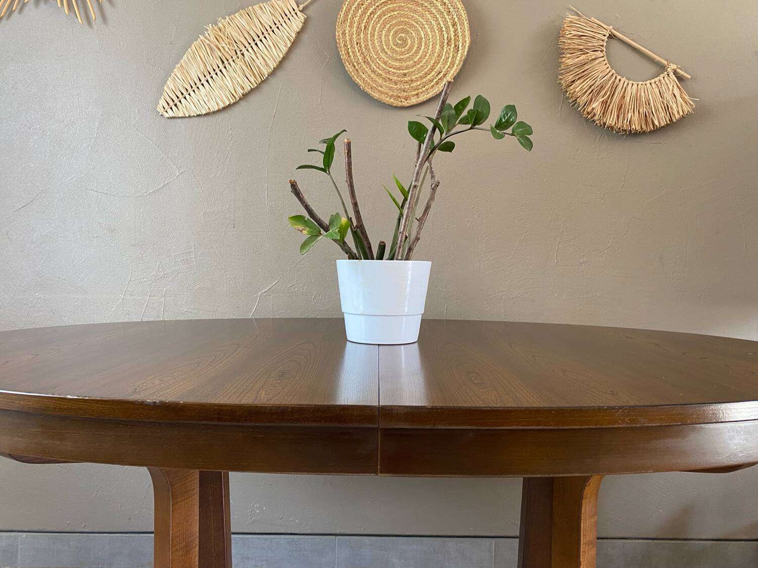 Vintage oval Baumann table