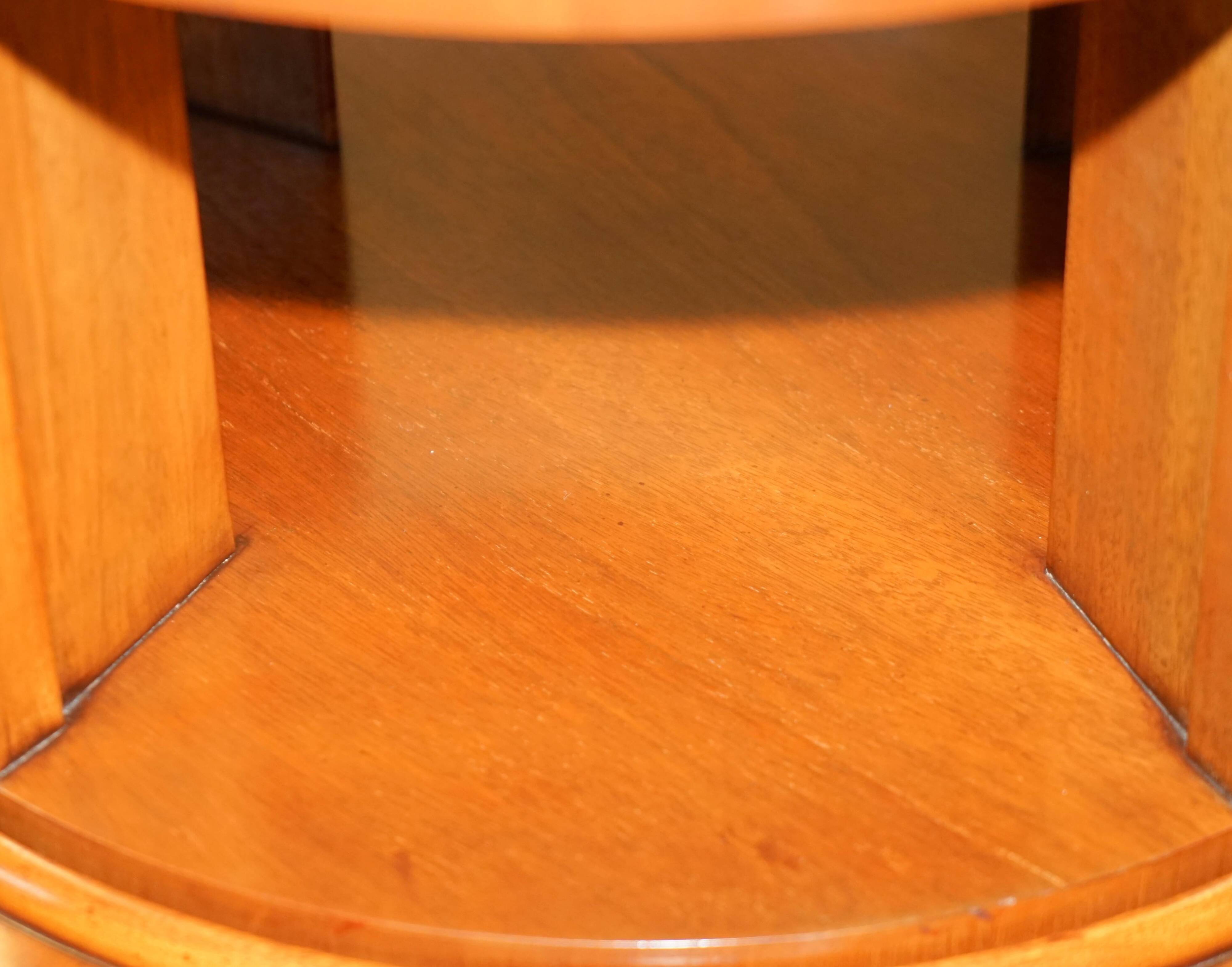 Table bibliothèque tournante Arthur Brett en satin, noyer et palissandre - style Regency