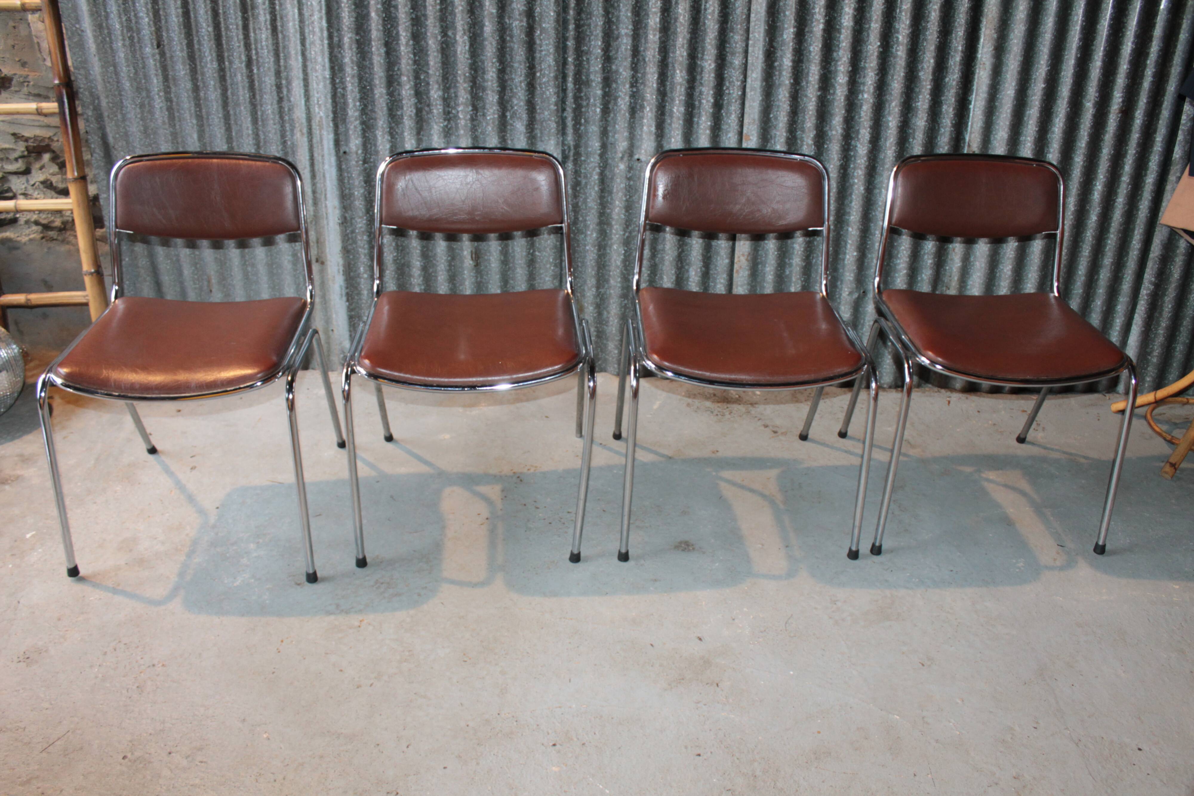 Lot of 4 vintage brown chairs