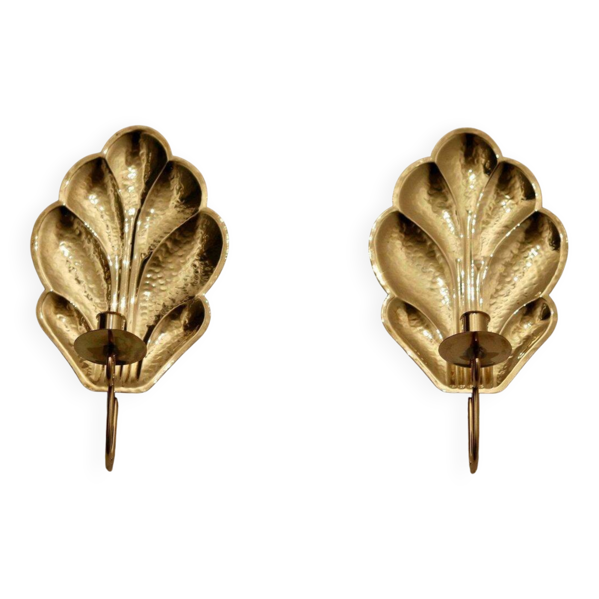 Paire de appliques en laiton suédoises du milieu du siècle par la firme Lars Holmström vers les années 1950.