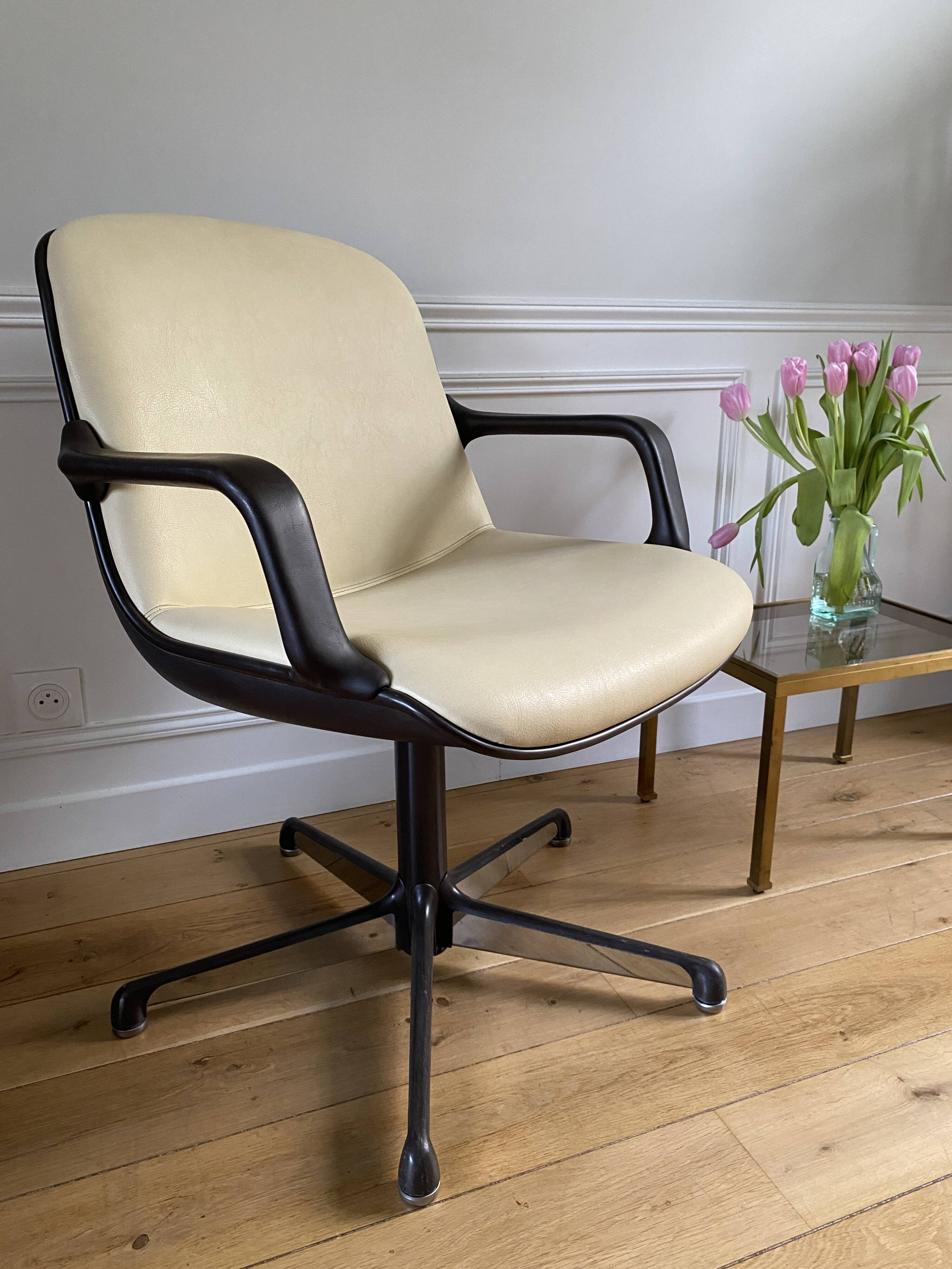 Vintage office chair "Executive chair" Edition Comforto, after CHARLES POLLOCK (1930-2013)