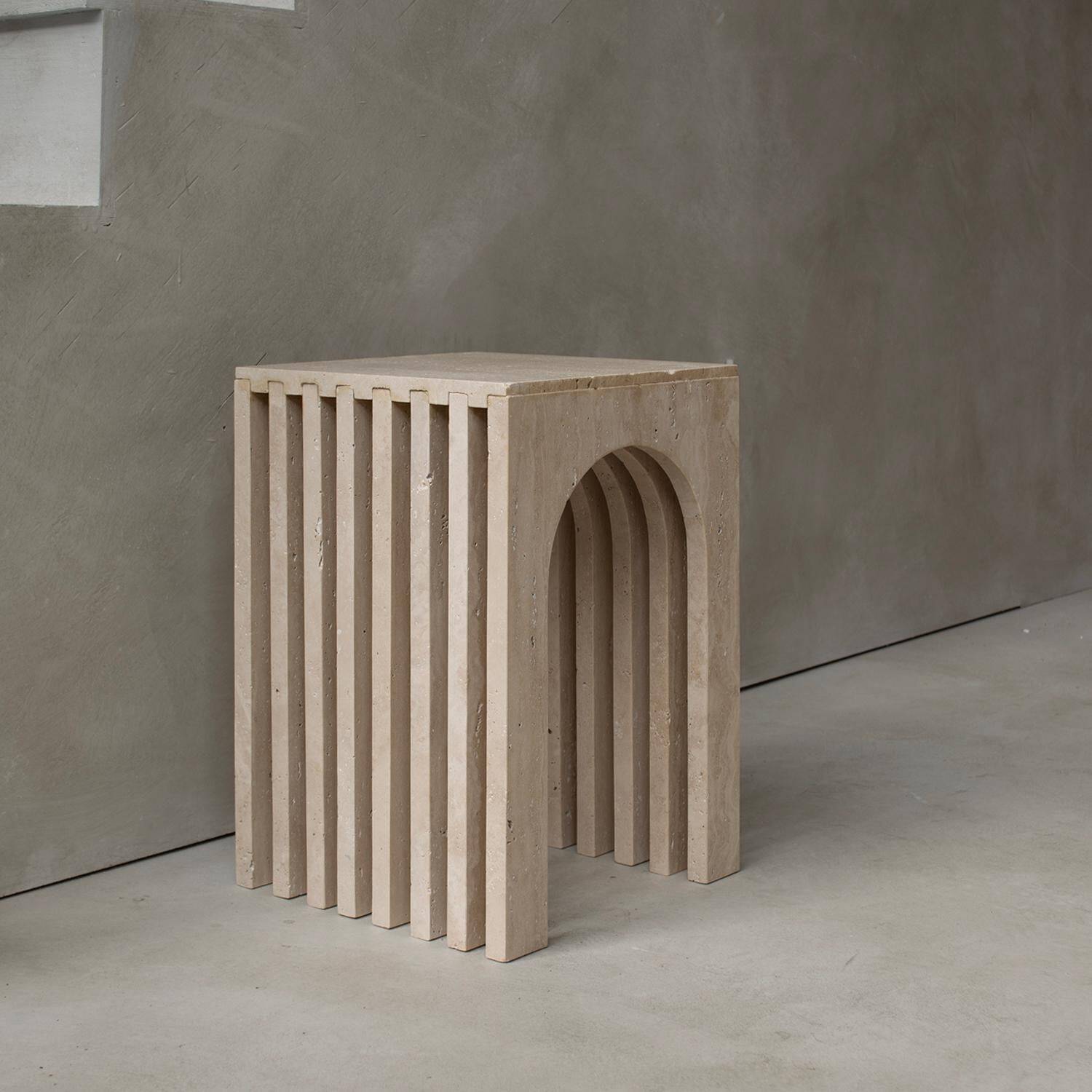 Table d'appoint balance en travertin