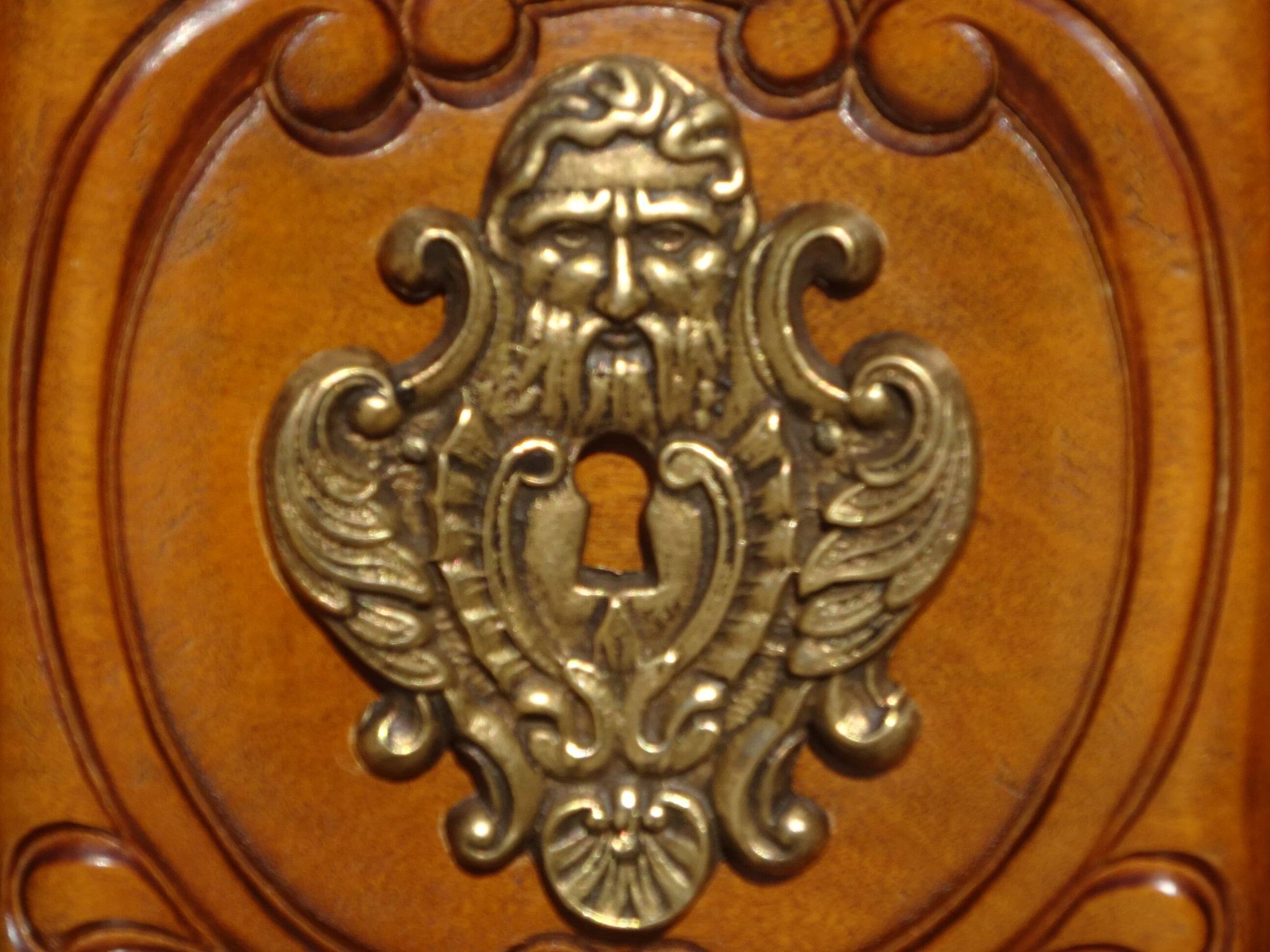Secrétaire en merisier massif style Louis XV