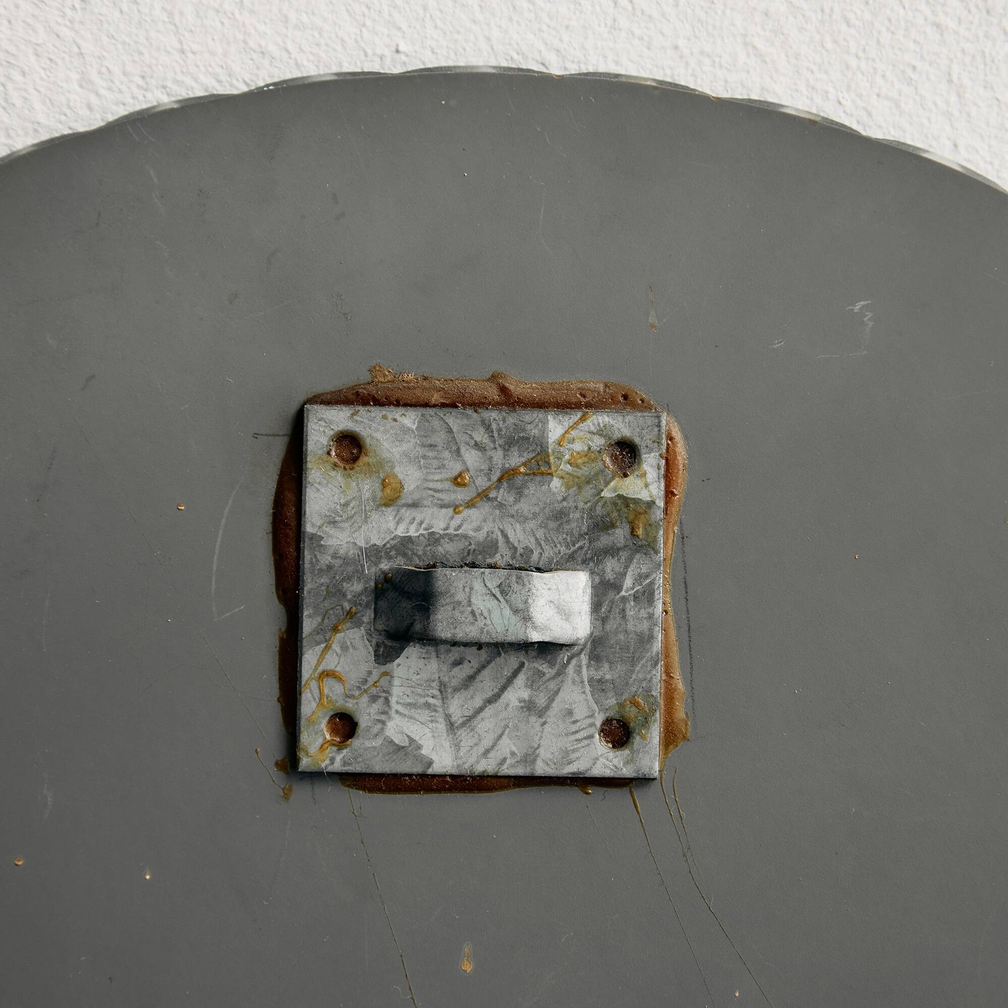 Round mirror