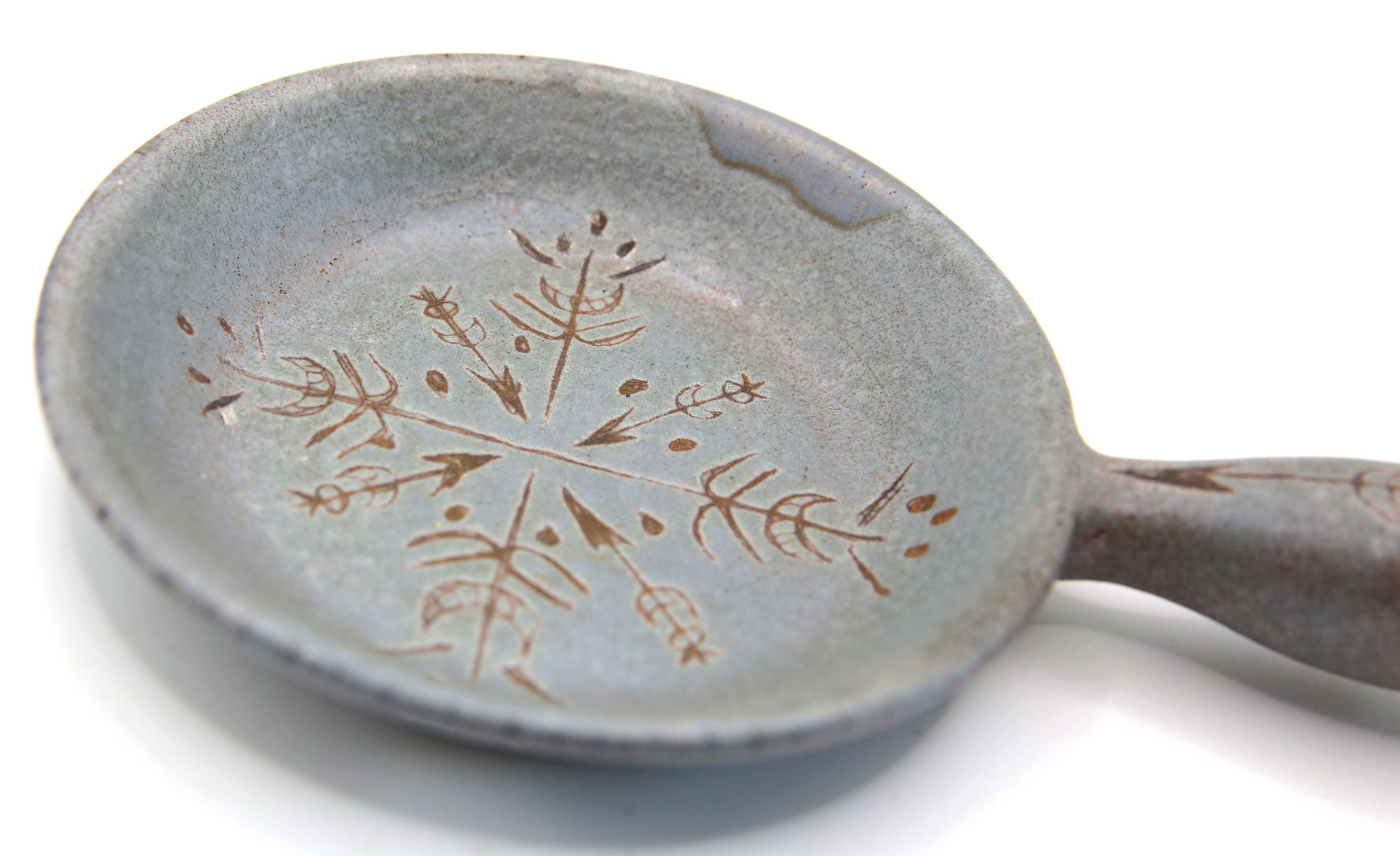 Poelon in grey sandstone like a pocket drain Le Triskel