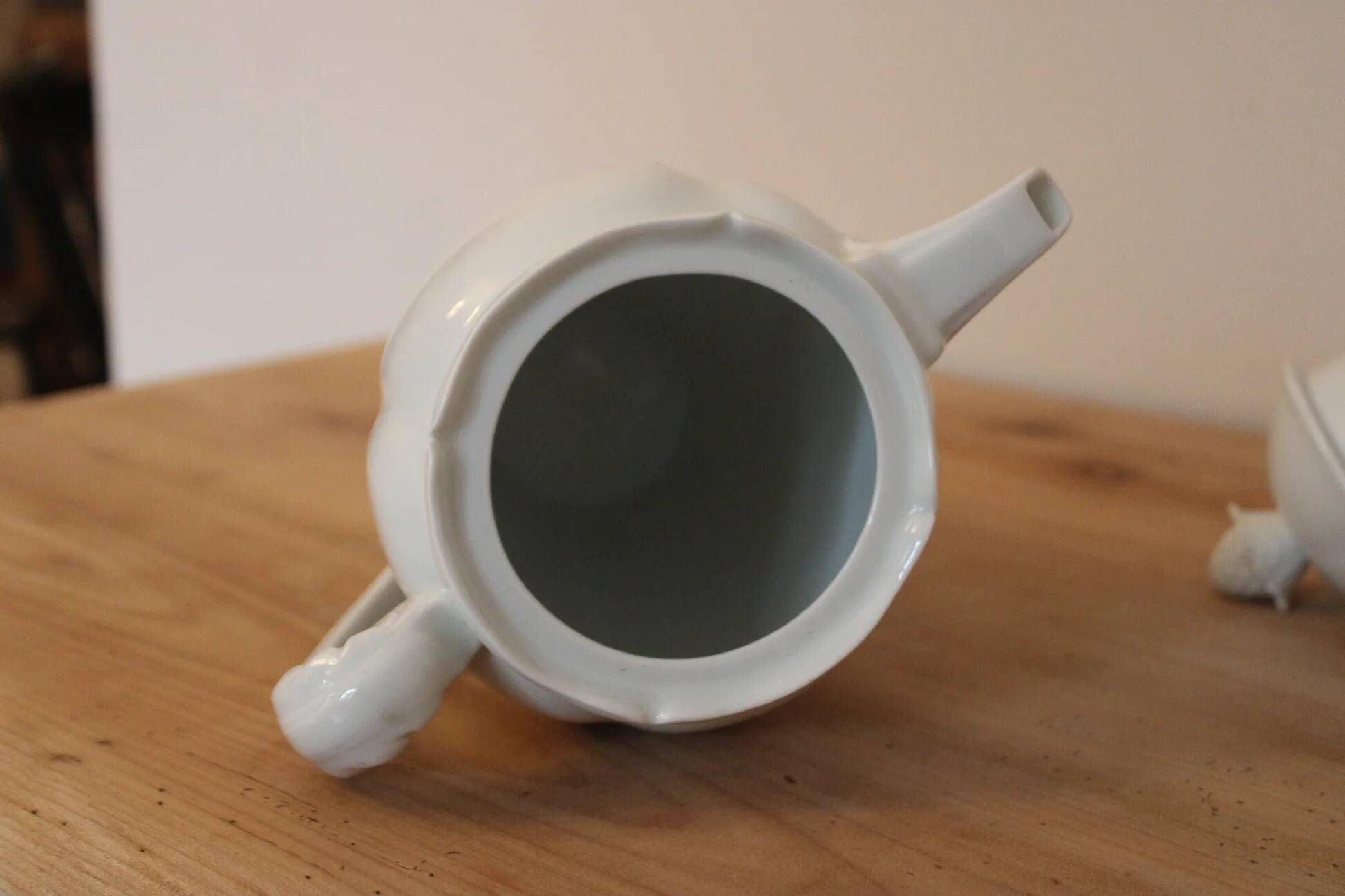 White porcelain coffee pot from Limoges – Former Royal Manufacture