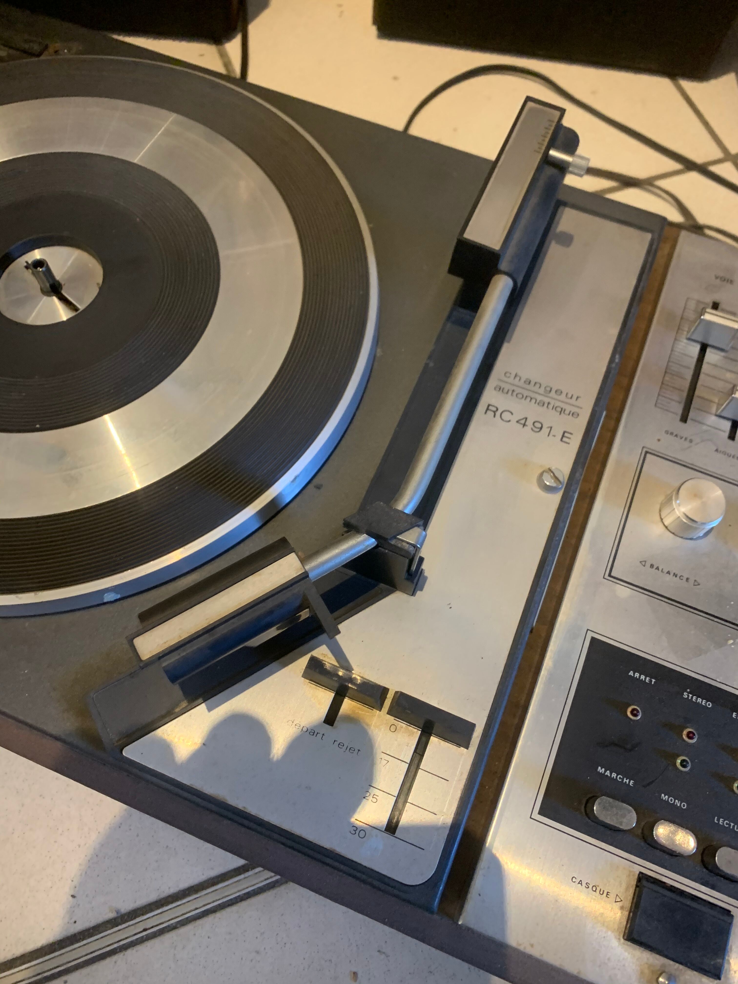 Pathe Marconi disc turner with its speakers