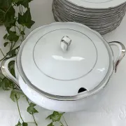 Soupière en porcelaine blanche